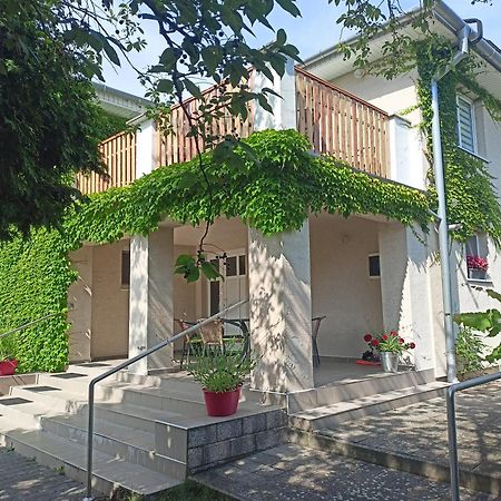 Dom V Zahrade Hotell Podhájska Exteriör bild