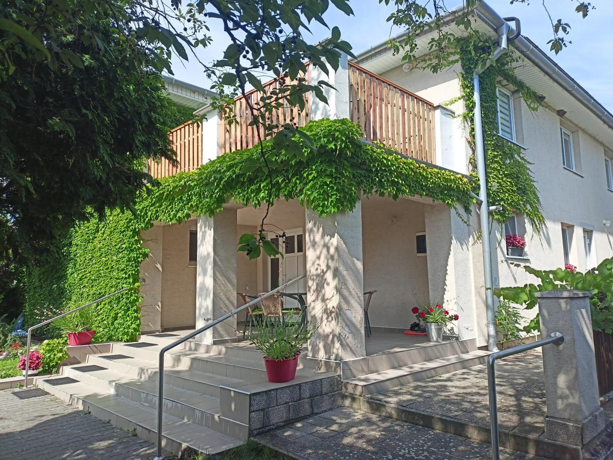 Dom V Zahrade Hotell Podhájska Exteriör bild